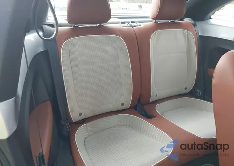 2015 Volkswagen Beetle 1.8T Classic z USA, uszkodzony, nr VIN 3VWF17AT1FM649625